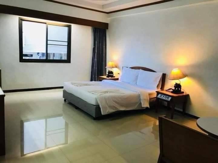 Vatchara Northgate Hotel Nakhon Sawan Exterior foto